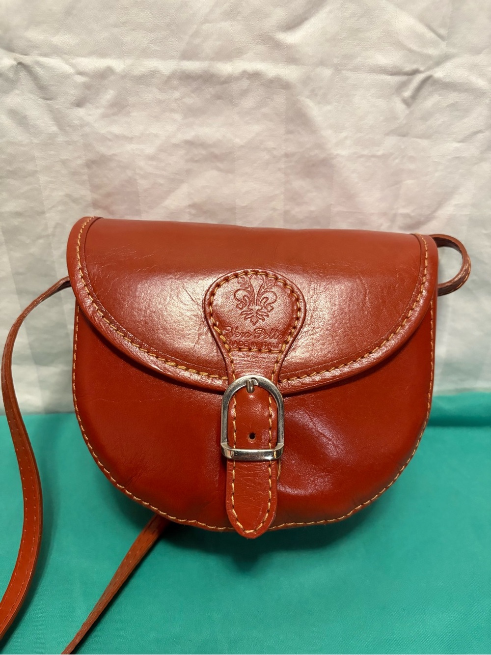 Vera Pelle Saddle Crossbody Bag in Warm Chestnut Brown